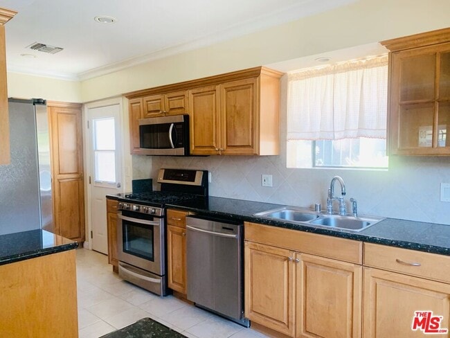 Building Photo - 3007 Jolley Dr