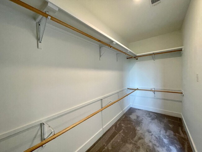 Building Photo - 22846 Balsam Dr