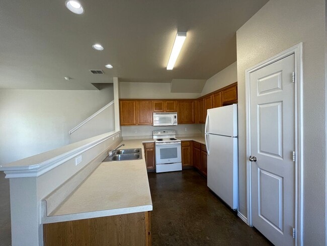 Building Photo - Townhome for rent