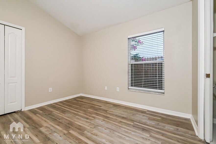 Building Photo - 3844 Bellewater Blvd