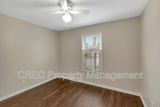 Building Photo - 700 Cluster Pines Rd