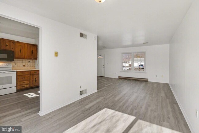 Building Photo - 2109 Highland Ct