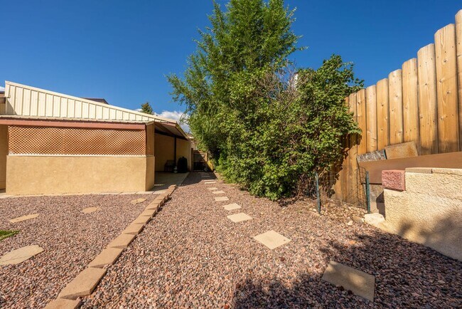 Building Photo - ***MOVE IN SPECIAL*** $500 OFF 1st MONTH'S...