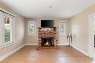 Building Photo - 4212 Locust St