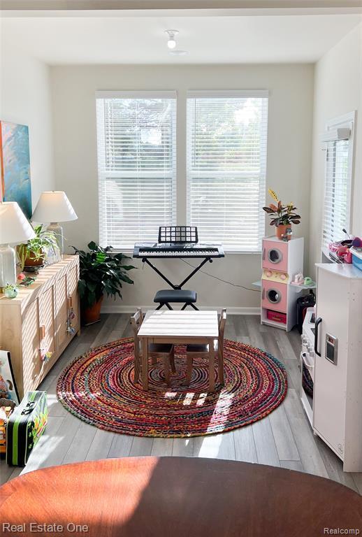 Building Photo - 4932 Glenora Dr