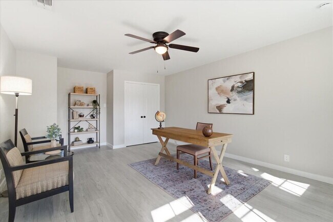 Building Photo - "Spacious 3-Bed, 2-Bath Gem with 2,155 Sq. Ft. on University Drive in Arlington, TX!"