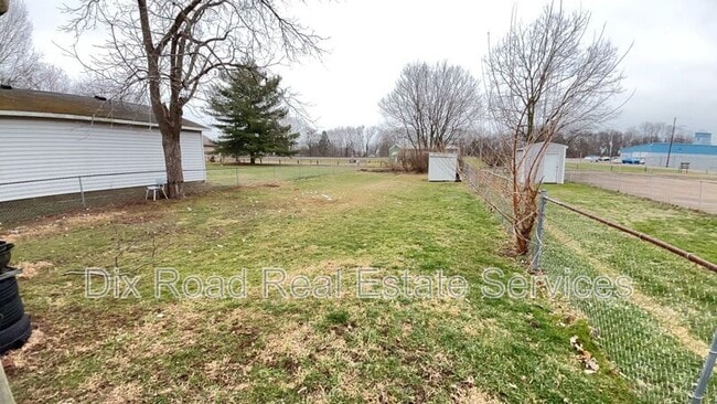 Building Photo - 9-9 E Main St