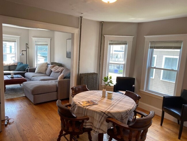 Building Photo - WOW!!!!  NO FEE!!  GORGEOUS 4 BED/2 BATH APARTMENT IN BRIGHTON'S OAK SQUARE AVAIL 9/1
