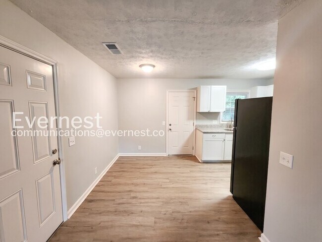 Building Photo - 908 Hickory Dr