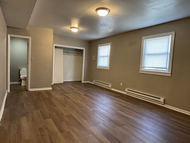 Building Photo - 2943 Hillside Ave