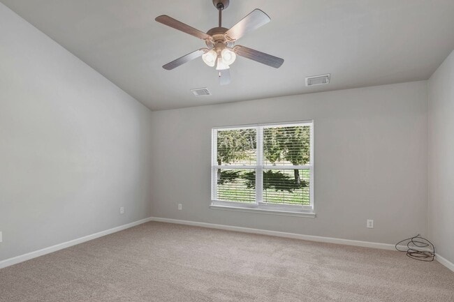 Building Photo - Beautiful Townhome in Antioch