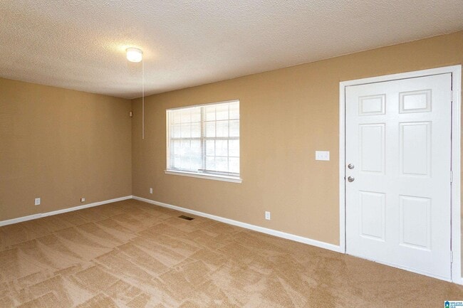 Building Photo - 3001 Sartain Dr