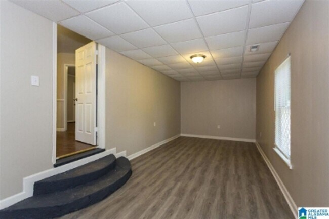 Building Photo - Flexible 3BR/2BA or 2BR + Den Home