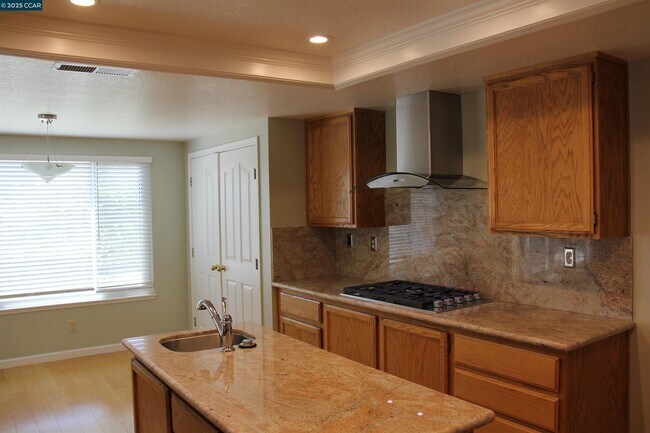 Building Photo - 338 Newcastle Ln