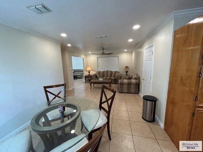 Building Photo - 711 Cisneros St