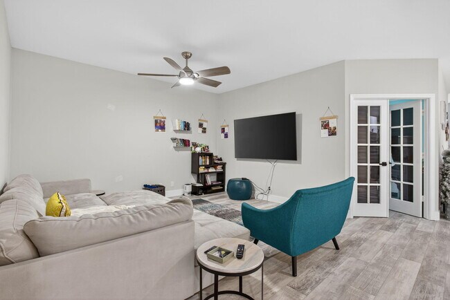 Building Photo - 11910 Glenmore Dr