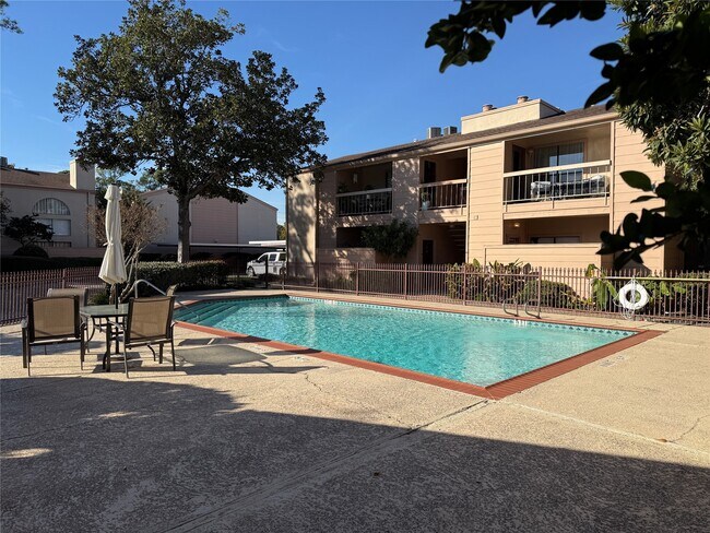 Building Photo - 2125 Augusta Dr