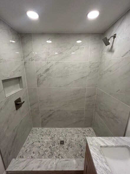 Building Photo - 92 5th Ave NW