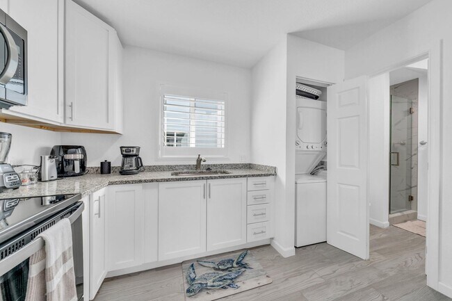 Building Photo - 10877 Overseas Hwy