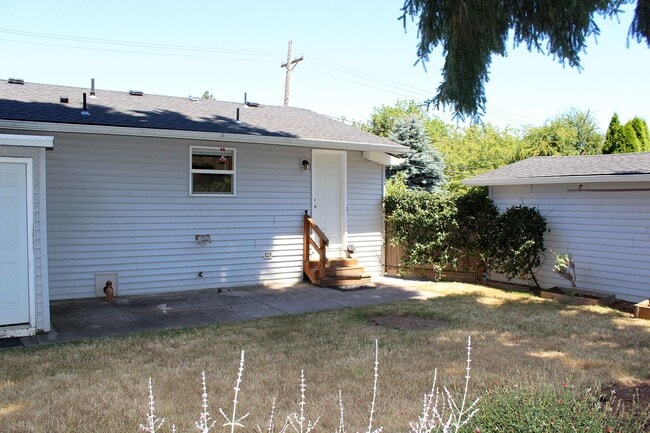 Building Photo - 4216 NE Simpson St