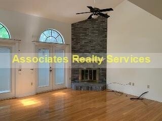 Building Photo - Cute Cottage Home on Cul-de-Sac!!