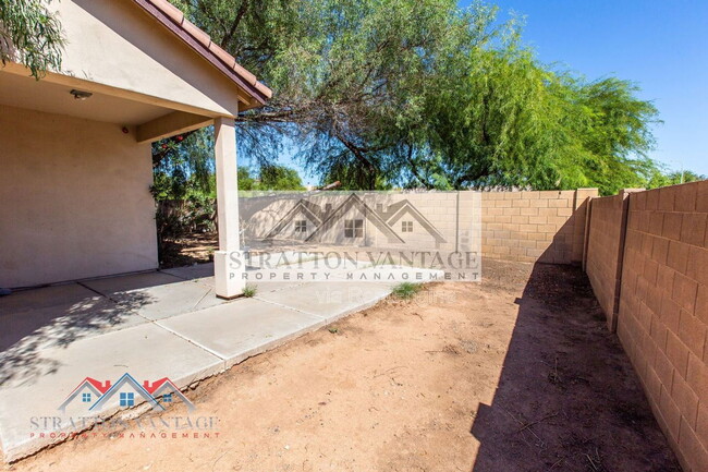 Building Photo - 2185 N Mosley Dr