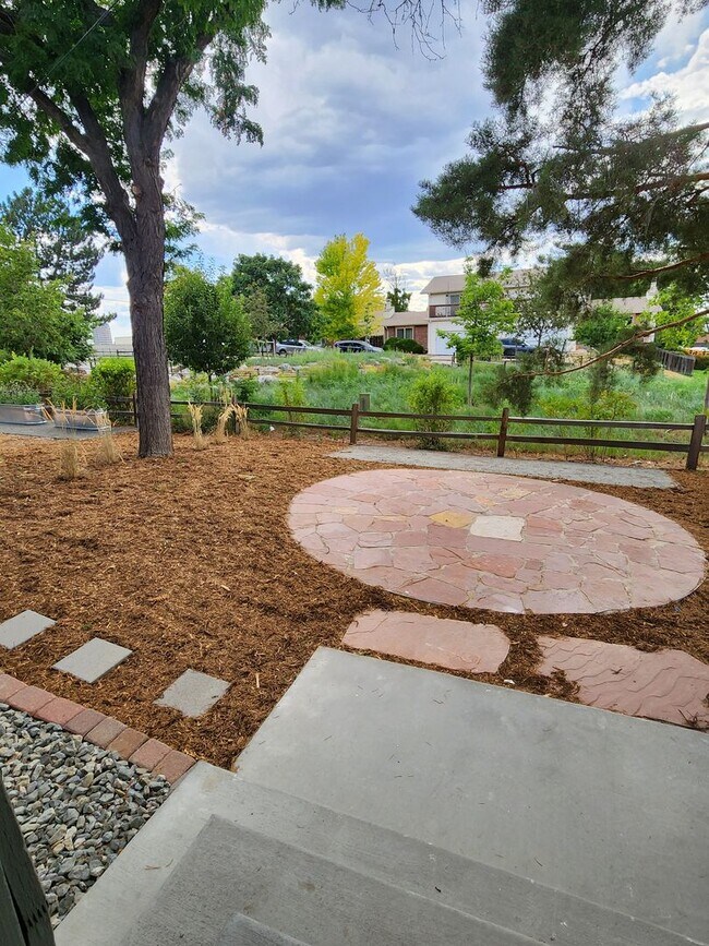 Building Photo - Completely remodeled! Fresh unit!