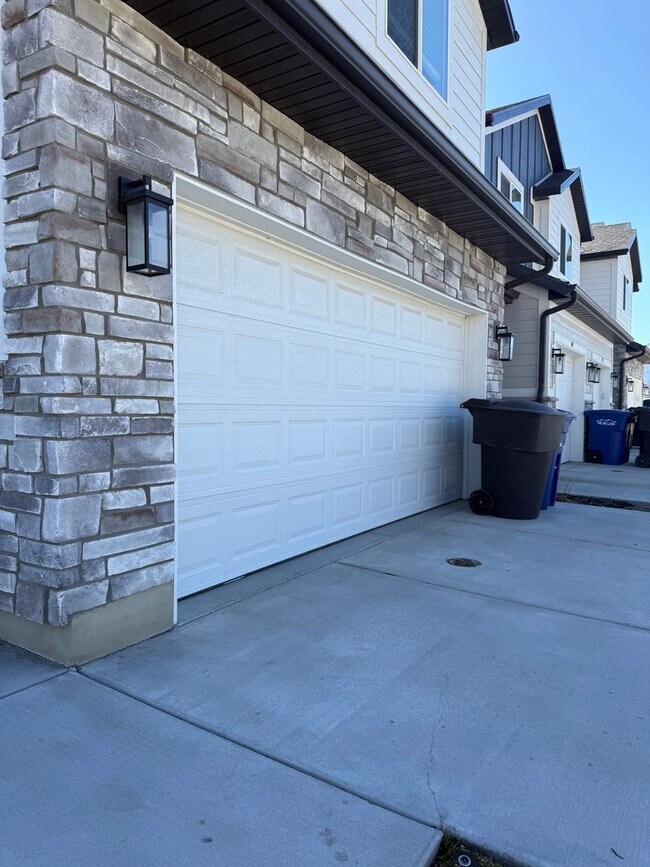 Building Photo - 3 Weeks Rent FREE! 3 Bed 2.5 Bath House for Rent in Morgan!