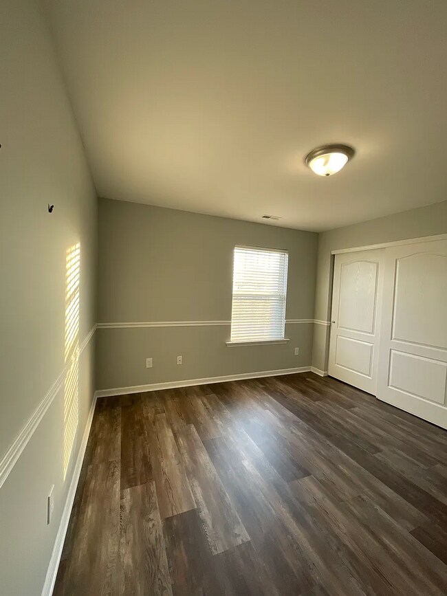 Building Photo - 2133 Welsh Dr