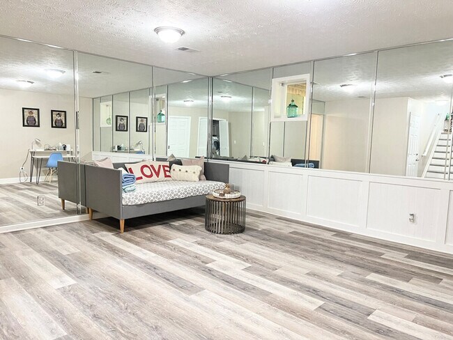 Building Photo - 1254 Township Dr