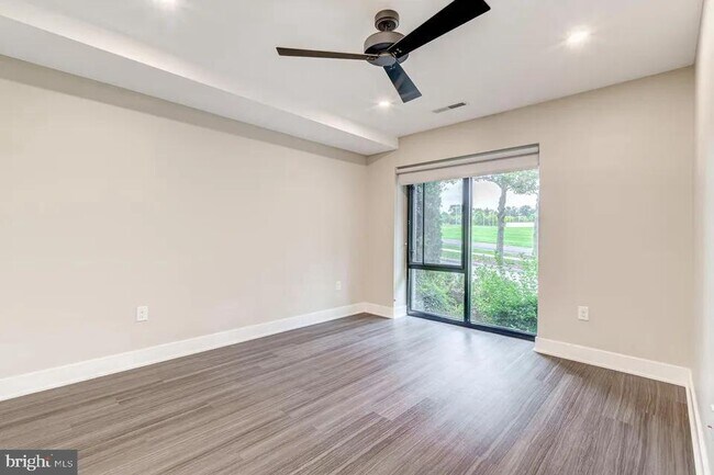 Building Photo - 145 Riverhaven Dr