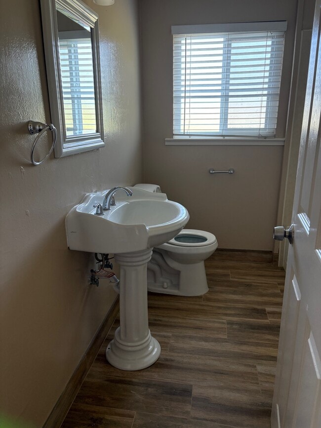 Building Photo - 6832 E Harvey Ave