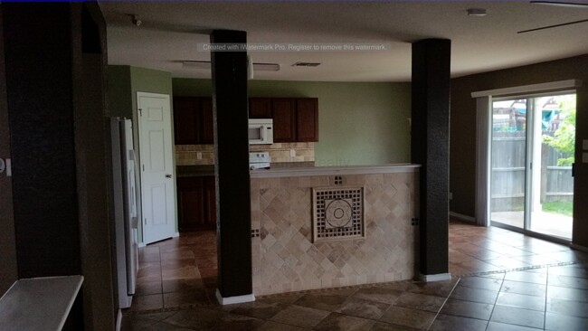 Building Photo - Huge 4/2.5/2 * In Desirable Monticello Ran...