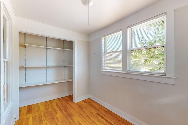 Building Photo - HISTORIC Edo BUNGALOW 2 Bedroom 1 Bath