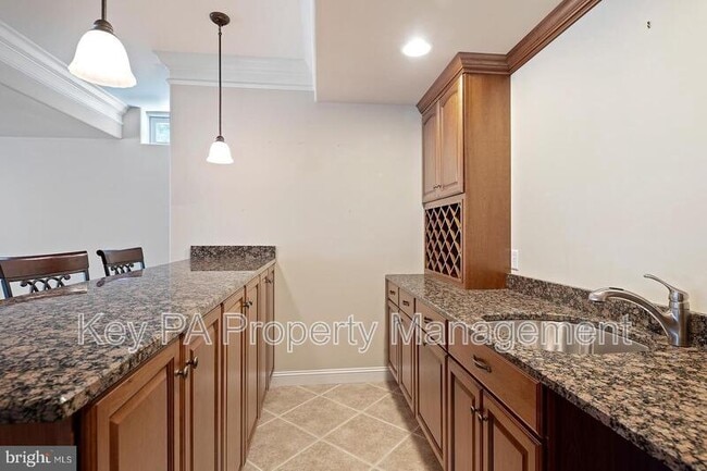 Building Photo - 155 Harrogate Dr