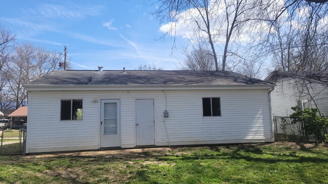Building Photo - $400 off one month.  Call for details "Cha...