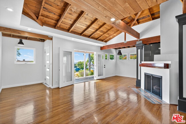 Building Photo - 2121 Marine St