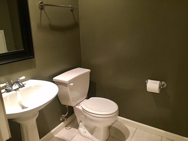 Building Photo - 131 Fountainhead Ct