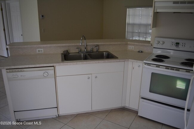 Building Photo - 247 High Rd NW