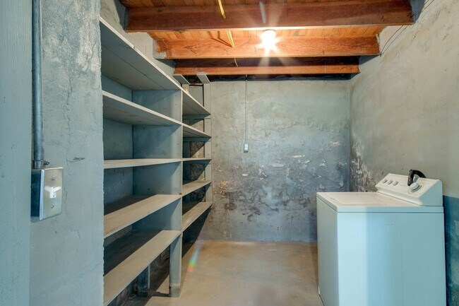 Building Photo - Country House in the Rock Creek School Dis...