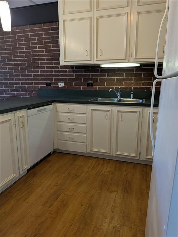 Building Photo - 7 S University Ave