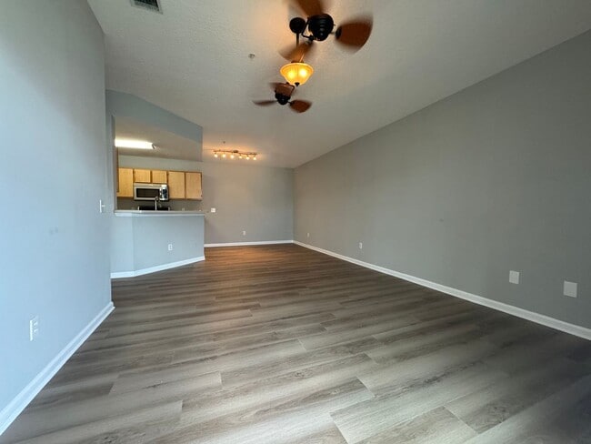 Building Photo - Charming 1-Bedroom Condo – 3rd Floor | Gat...