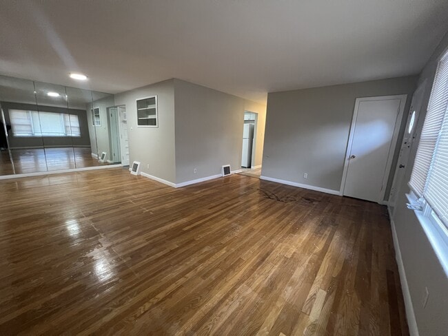 Building Photo - 1006 Highmont Dr