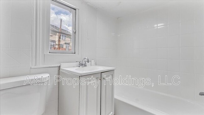 Building Photo - 841 Jackson St