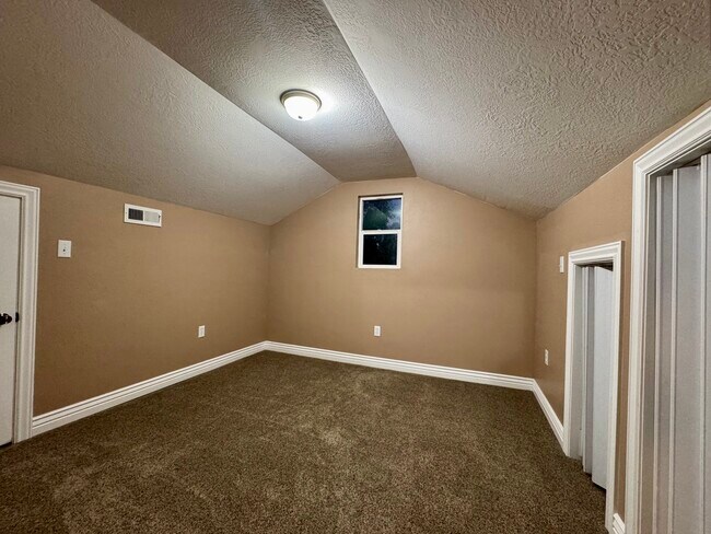 Building Photo - 781 Sherwood Dr