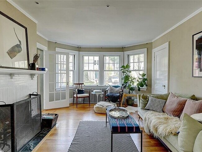 Building Photo - 17 Luzon Ave