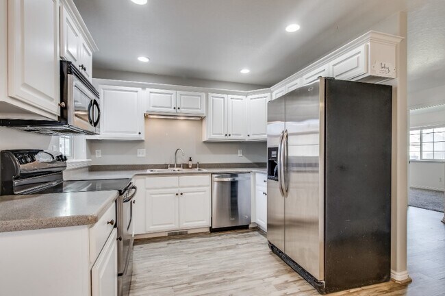 Building Photo - 467 S 2550 W