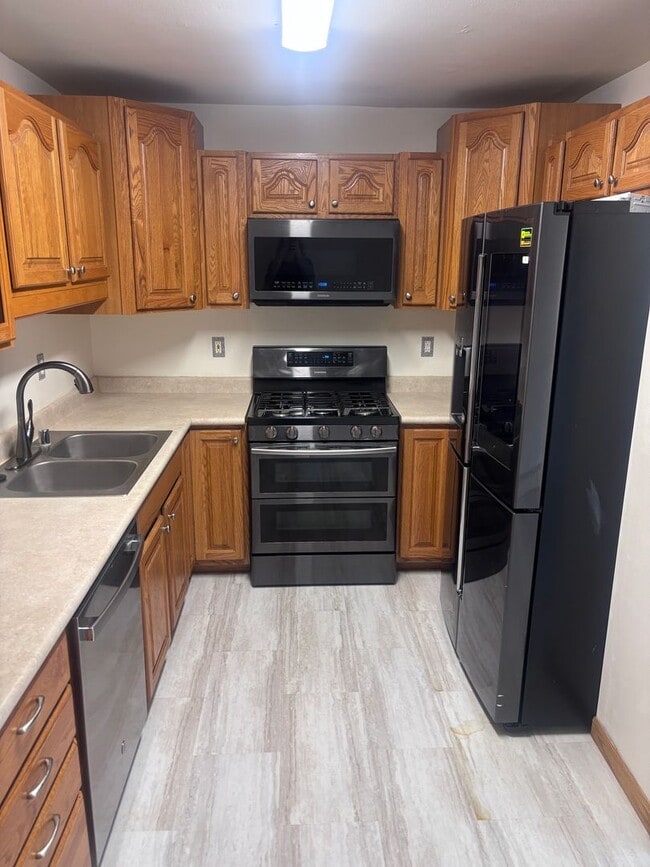 Building Photo - Beautiful 3 Bed/2 Bath Townhome in South Anchorage!