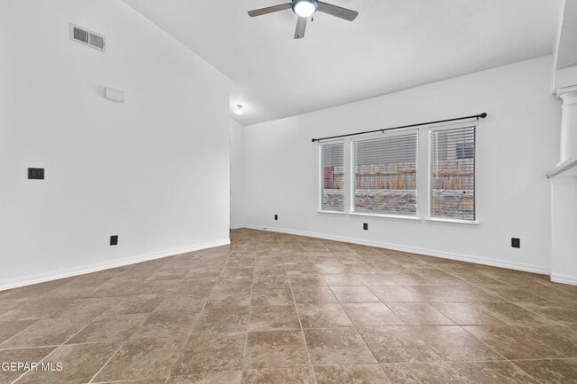 Building Photo - 14696 Jesus Almeida