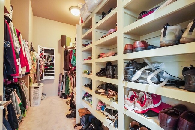 Building Photo - 6655 Traquair Pl